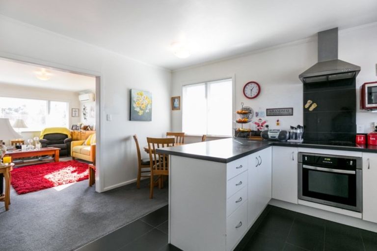 Photo of property in 9a Cornwall Road, Taradale, Napier, 4112