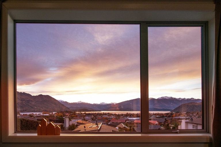 Photo of property in 12 Bovett Place, Wanaka, 9305