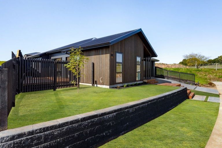 Photo of property in 37 Taahunui Rise, Peacocke, 3206