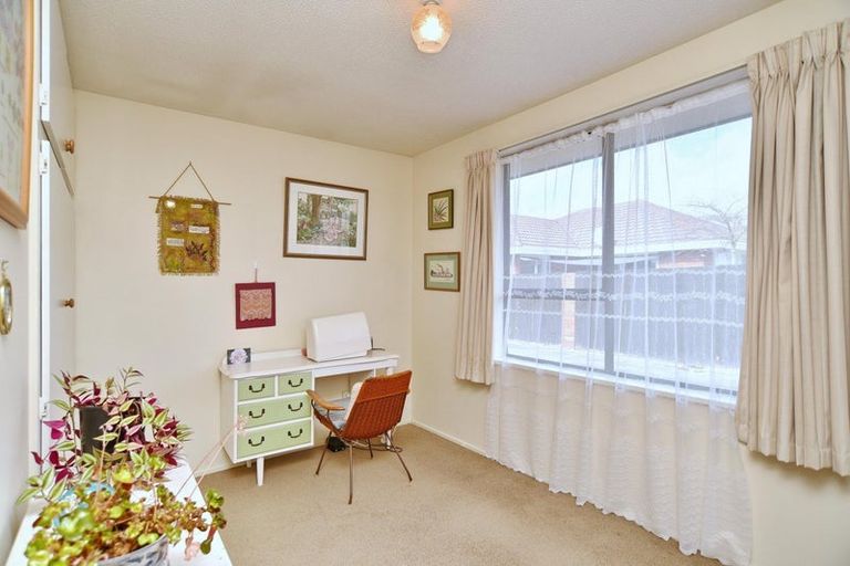 Photo of property in 2/7 Cassidy Place, Belfast, Christchurch, 8051