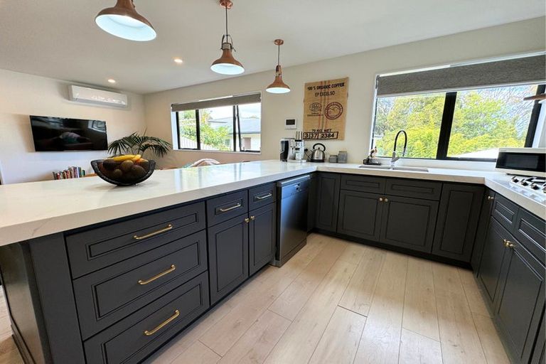 Photo of property in 10 Mahinga Place, Massey, Auckland, 0614