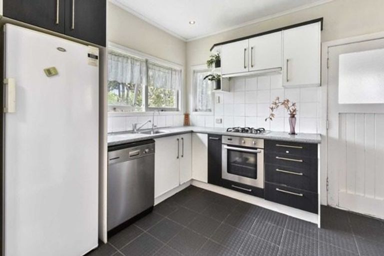 Photo of property in 15 Laurie Avenue, Papakura, 2110