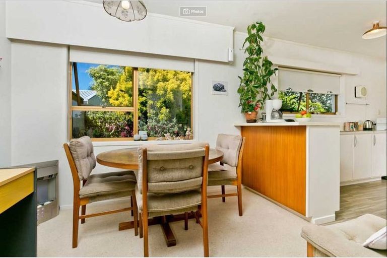 Photo of property in 2/4 Nea Place, Hillcrest, Auckland, 0627