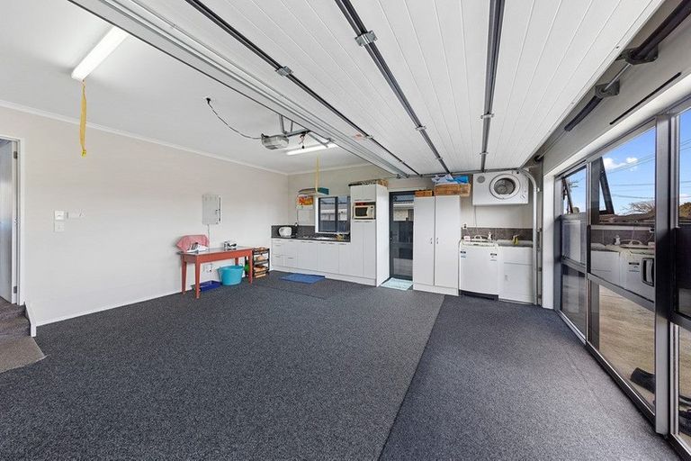 Photo of property in 102 Carruth Road, Papatoetoe, Auckland, 2025