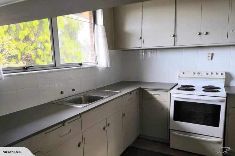 Photo of property in 143 Waimumu Road, Massey, Auckland, 0614