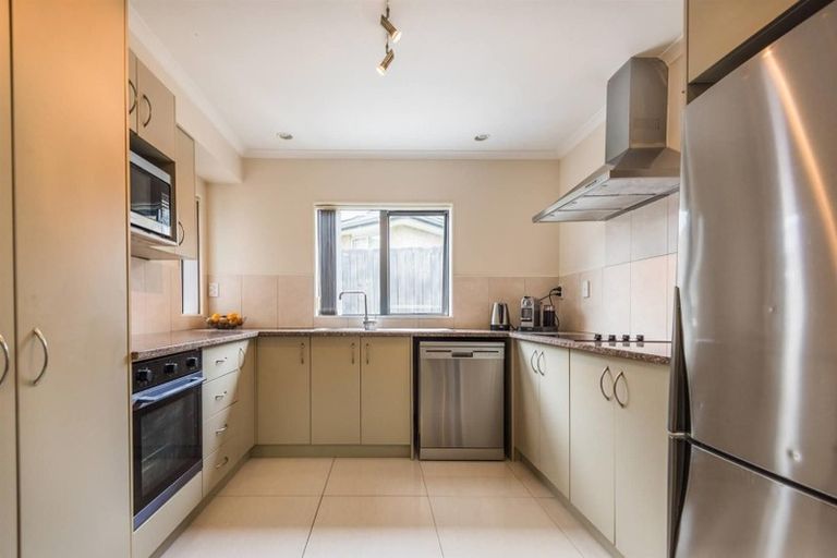 Photo of property in 48 Kirikiri Drive, Papakura, 2110