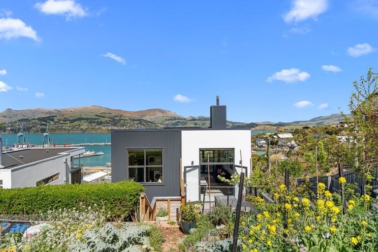 Photo of property in 6 Selwyn Road, Lyttelton, 8082