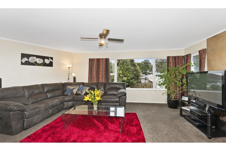 Photo of property in 22 Manapouri Place, Pakuranga Heights, Auckland, 2010