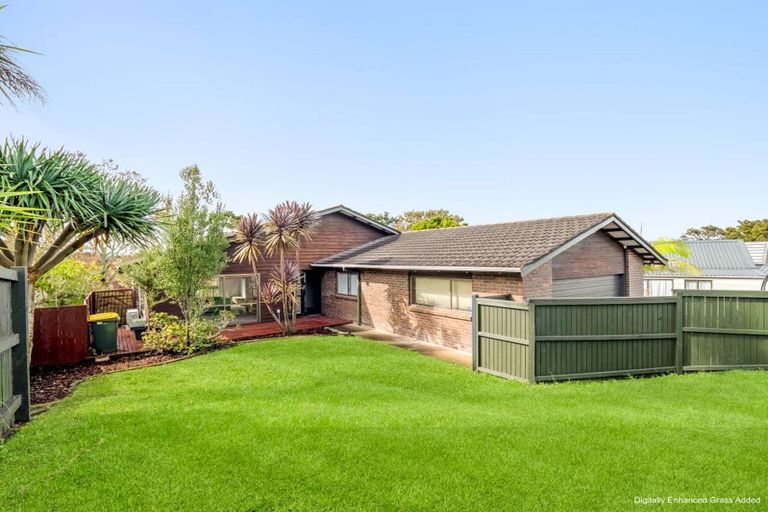 Photo of property in 10 Glen Vista Place, Bayview, Auckland, 0629