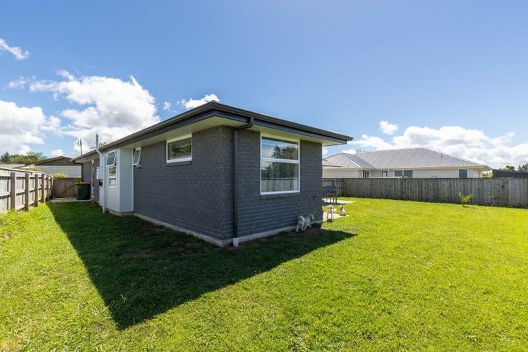 Photo of property in 6 Toutouwai Lane, Inglewood, 4330