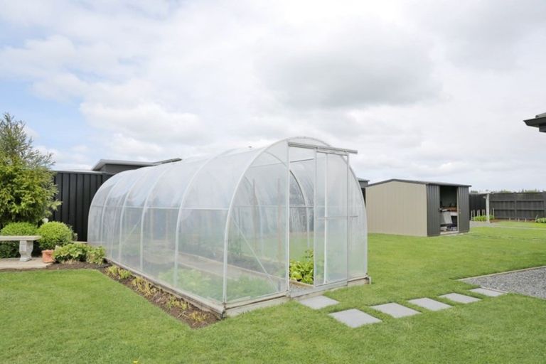 Photo of property in 17 Sunrise Drive, Seaward Bush, Invercargill, 9812