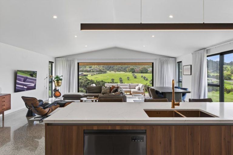 Photo of property in 10 Lakeview Lane, Mangawhai, 0573