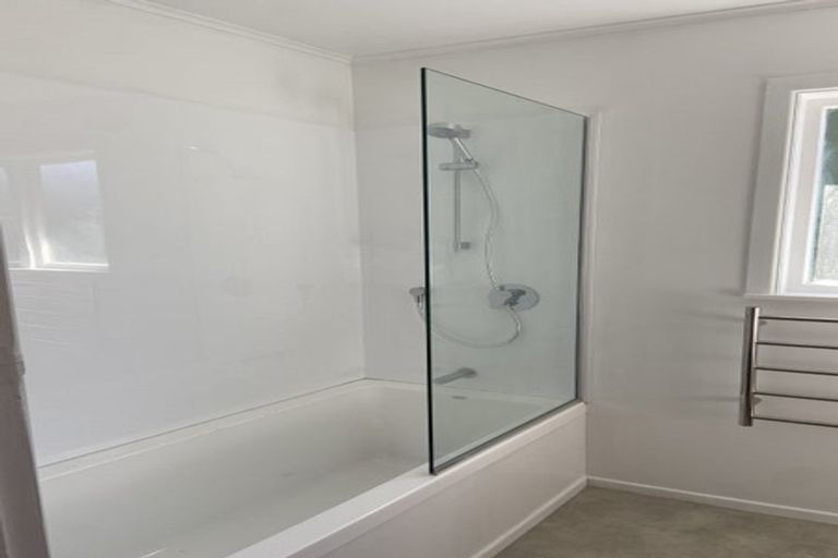 Photo of property in 105 Churchill Drive, Crofton Downs, Wellington, 6035