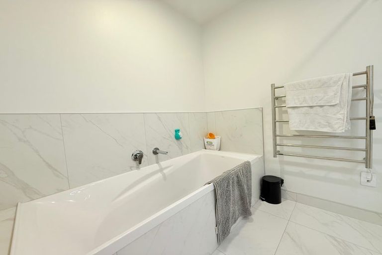 Photo of property in 77 Hokioi Drive, Kenepuru, Porirua, 5022