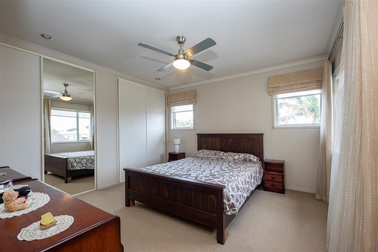 Photo of property in 2a Tawa Road, Te Atatu Peninsula, Auckland, 0610