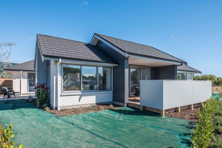 Photo of property in 2 Albizia Grove, Waikanae, 5036
