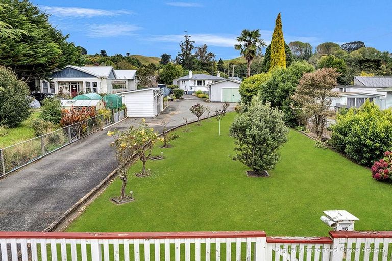 Photo of property in 16 Milne Street, Hunterville, 4730