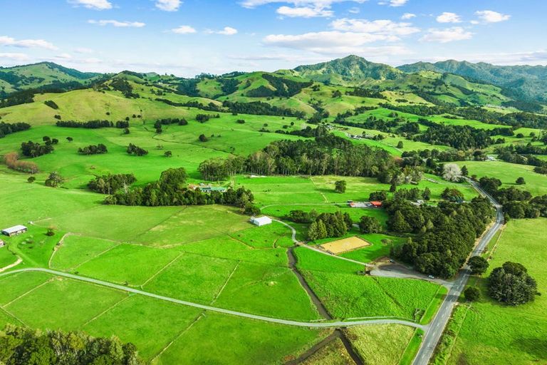 Photo of property in 327 Tangihua Road, Maungakaramea, Whangarei, 0178