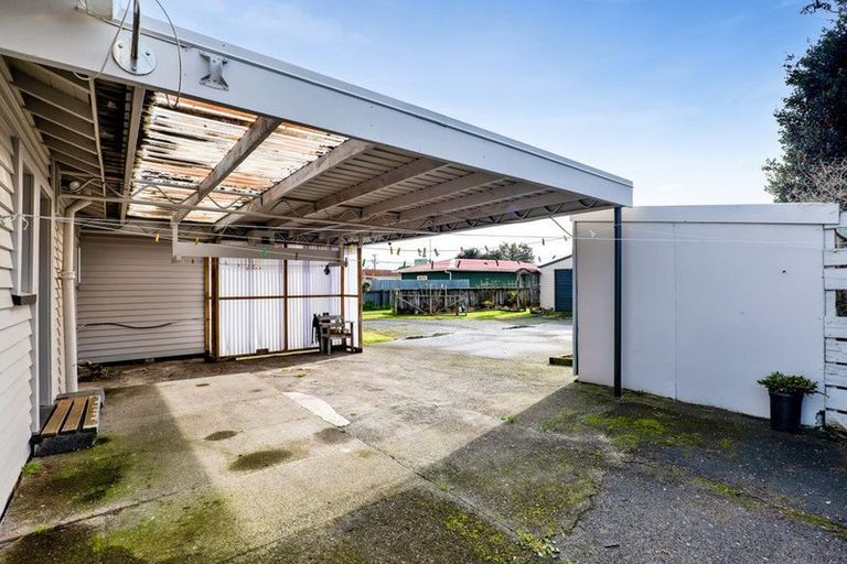 Photo of property in 342 South Road, Hawera, 4610