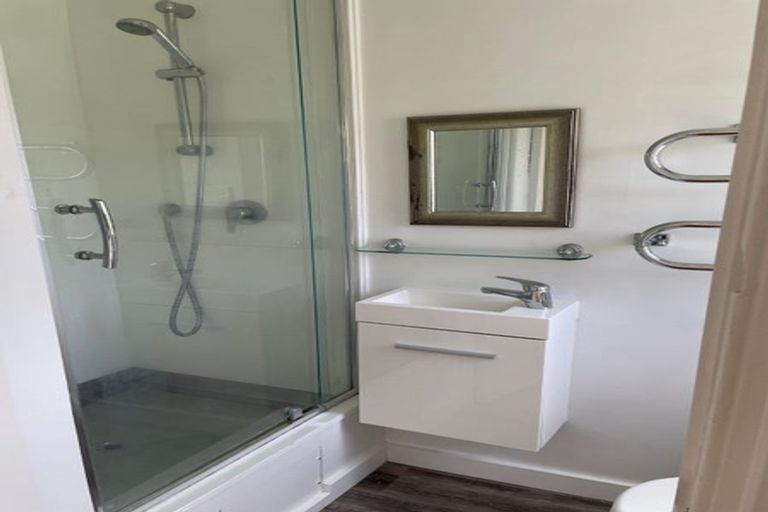 Photo of property in 16a Wharf Road, Te Atatu Peninsula, Auckland, 0610