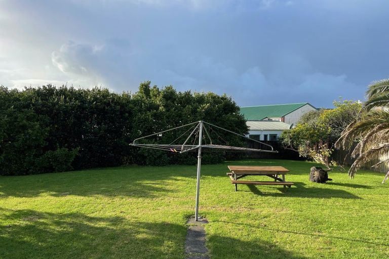 Photo of property in 3 Gloria Avenue, Te Atatu Peninsula, Auckland, 0610