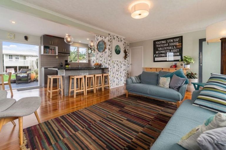 Photo of property in 8 Murray Road, Te Atatu Peninsula, Auckland, 0610