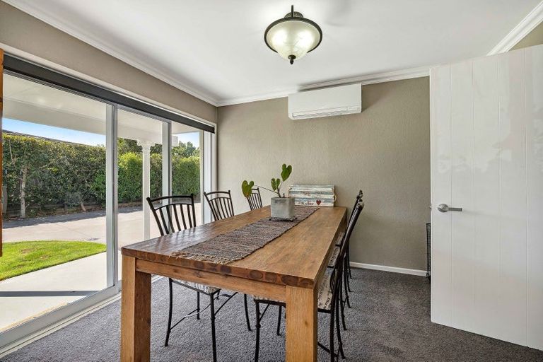 Photo of property in 5 Tamati Place, Merrilands, New Plymouth, 4312