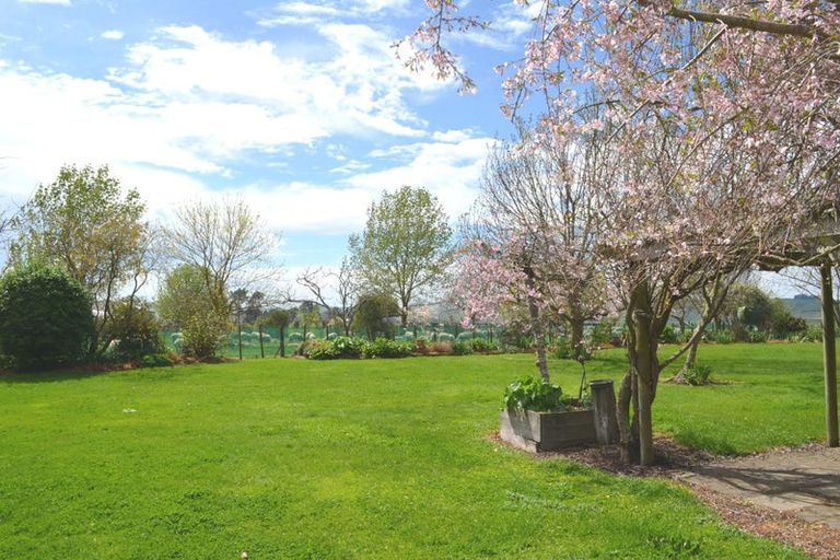 Photo of property in 425 Te Kura Road, Otane, 4277