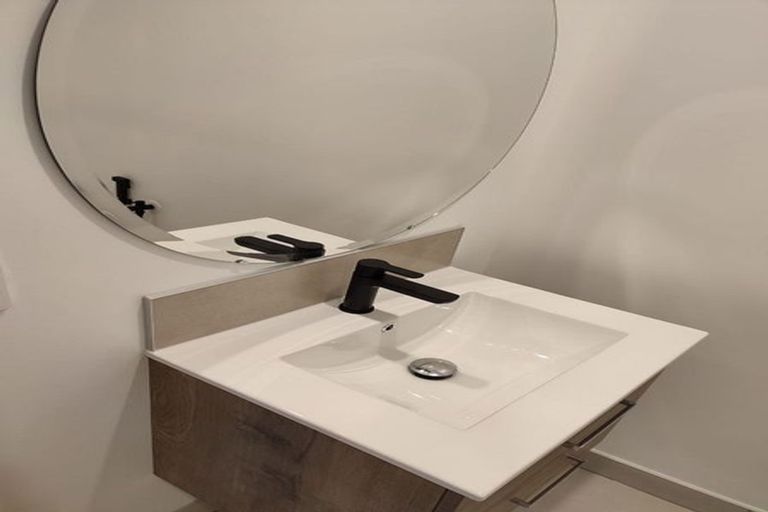 Photo of property in 111b Colwill Road, Massey, Auckland, 0614