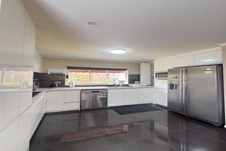 Photo of property in 8 Dainton Place, New Lynn, Auckland, 0600