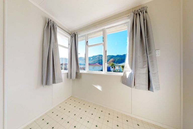Photo of property in 11 Hamstead Street, Wainuiomata, Lower Hutt, 5014