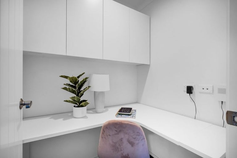 Photo of property in 13 Birdie Lane, Waiwhakaiho, New Plymouth, 4312