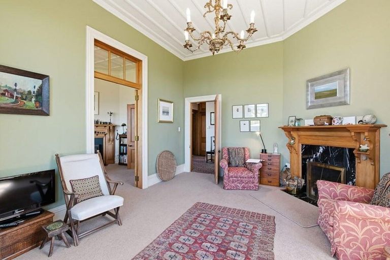 Photo of property in 12 Fairview Crescent, Kelburn, Wellington, 6012