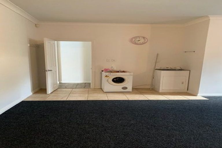 Photo of property in 2 Glastry Close, East Tamaki Heights, Auckland, 2016