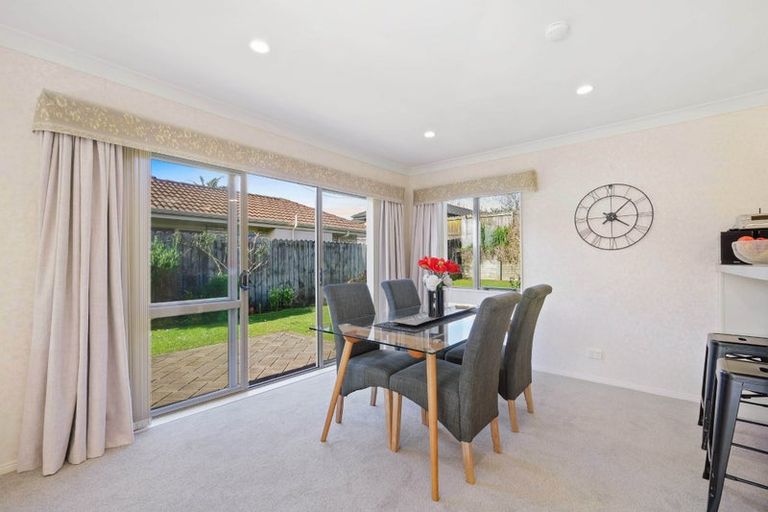Photo of property in 74 Hillwell Drive, Henderson, Auckland, 0612