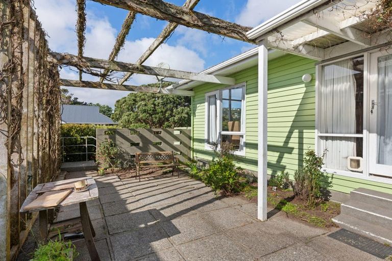 Photo of property in 25 Churton Drive, Churton Park, Wellington, 6037