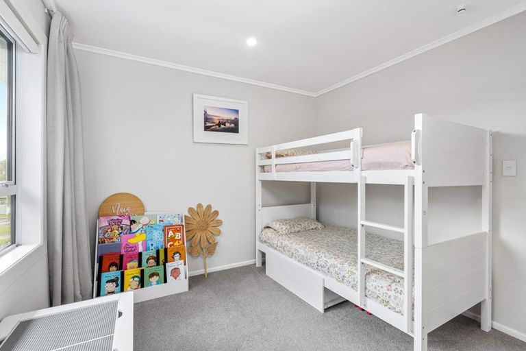 Photo of property in 2/28 Bay Street, Red Beach, 0932