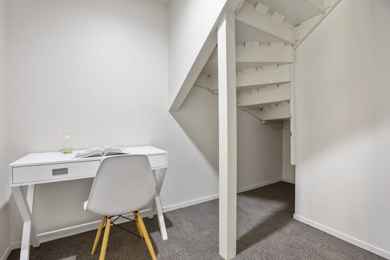 Photo of property in 16 Secoia Crescent, Mangere, Auckland, 2022