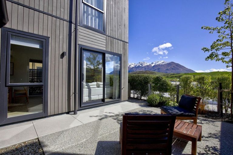 Photo of property in 9 Mcgibbon Lane, Jacks Point, 9371