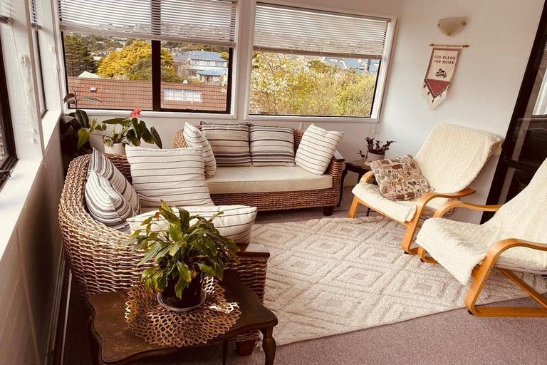 Photo of property in 11 Te Kiteroa Grove, Churton Park, Wellington, 6037