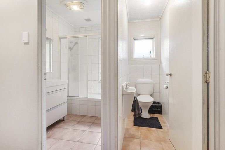 Photo of property in 17 Kervil Avenue, Te Atatu Peninsula, Auckland, 0610