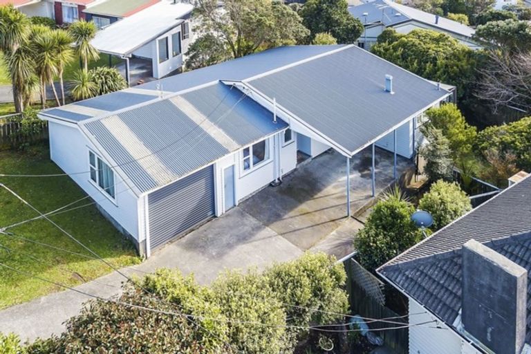 Photo of property in 140 Broderick Road, Johnsonville, Wellington, 6037