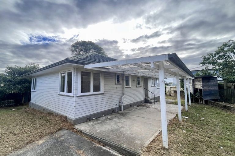 Photo of property in 3 Ozich Avenue, Te Atatu South, Auckland, 0610