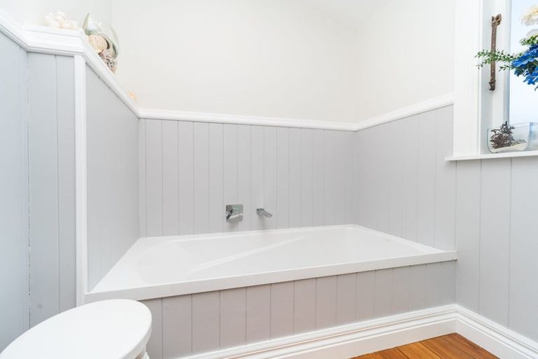 Photo of property in 360 Featherston Street, Palmerston North, 4414