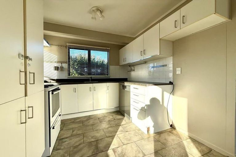 Photo of property in 19a Glenhaven Place, Te Atatu Peninsula, Auckland, 0610