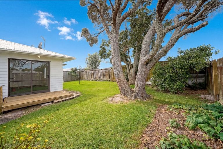 Photo of property in 50 Barrys Road, Glendene, Auckland, 0602