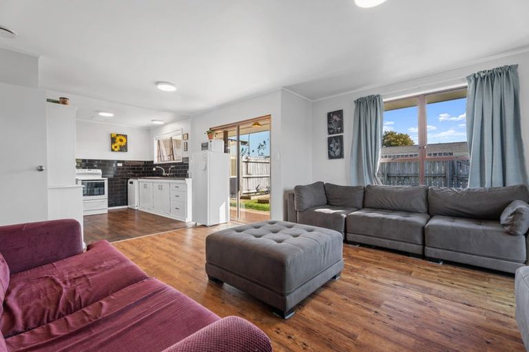 Photo of property in 1/3 Tyrian Close, Half Moon Bay, Auckland, 2012