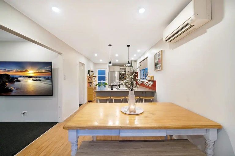 Photo of property in 86 Rosewarne Crescent, Glendene, Auckland, 0602