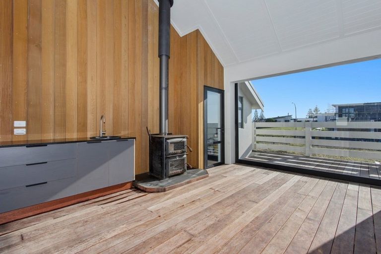 Photo of property in 16 Pacific Parade, Coastlands, Whakatane, 3120