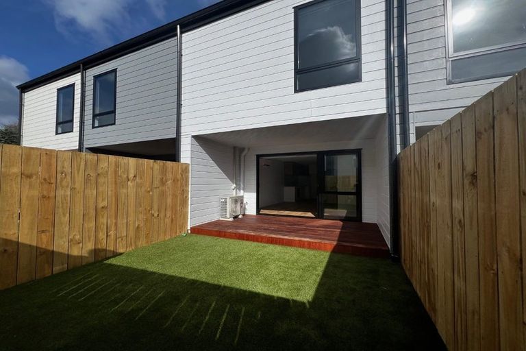 Photo of property in 21 Divich Avenue, Te Atatu South, Auckland, 0610
